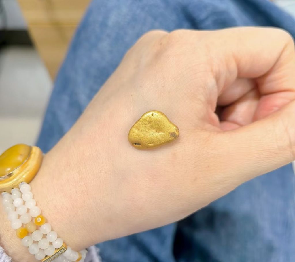gold nugget earrings​