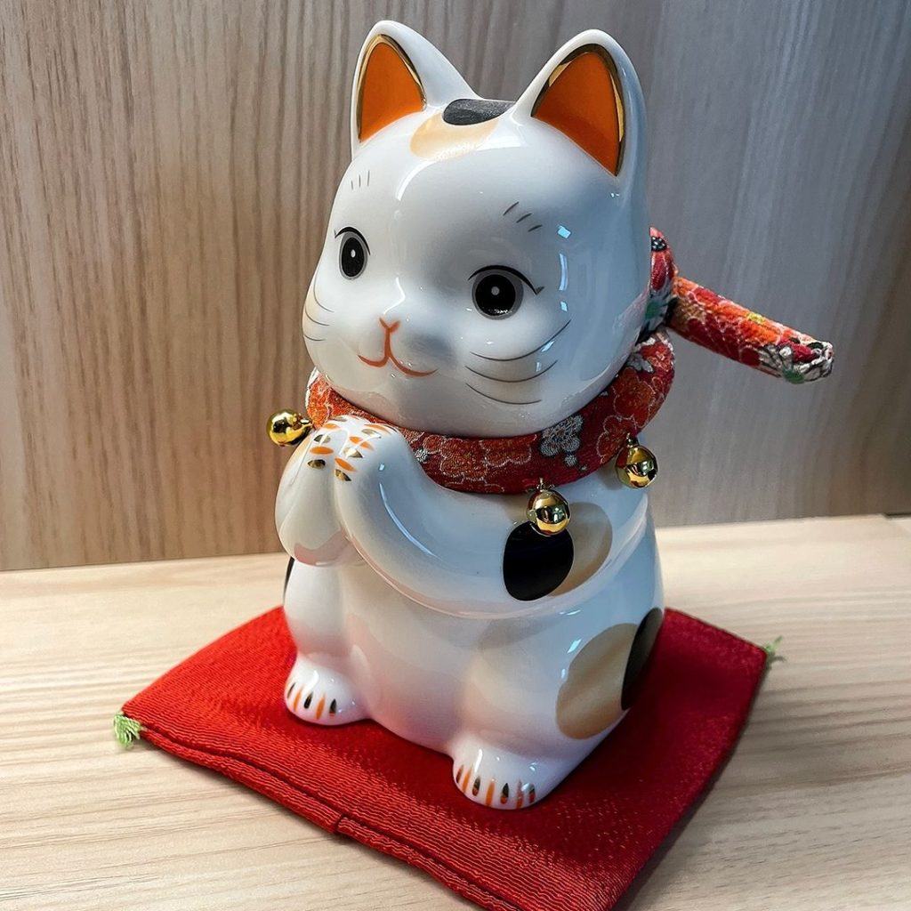 maneki neko cat