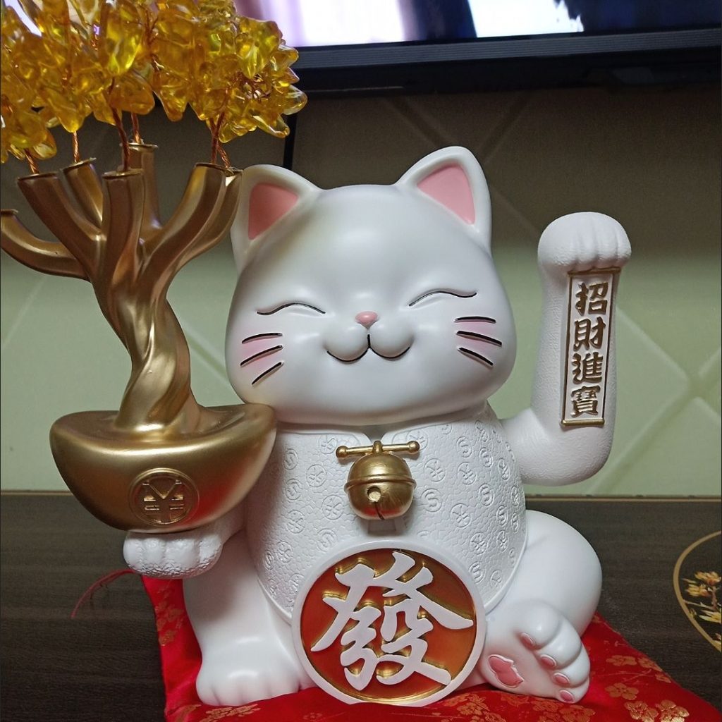 maneki neko cat