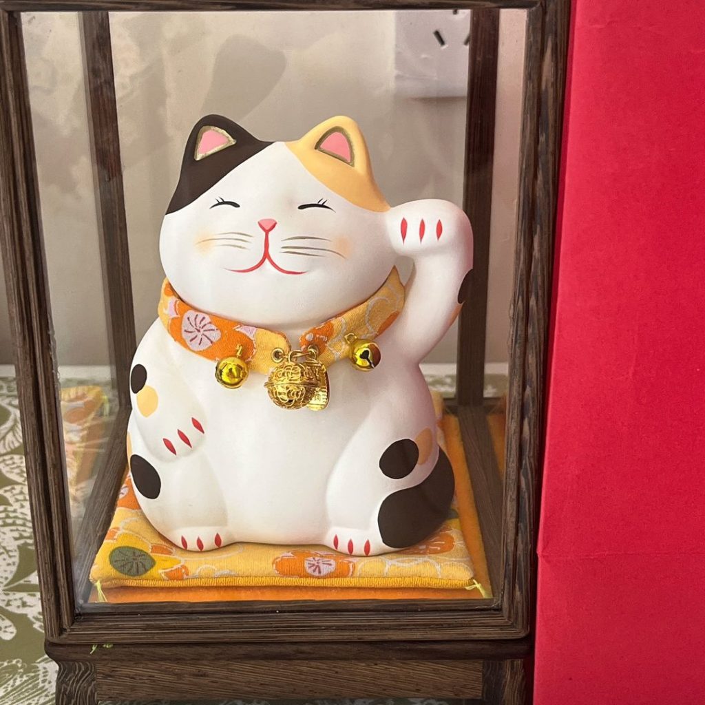 maneki neko cat