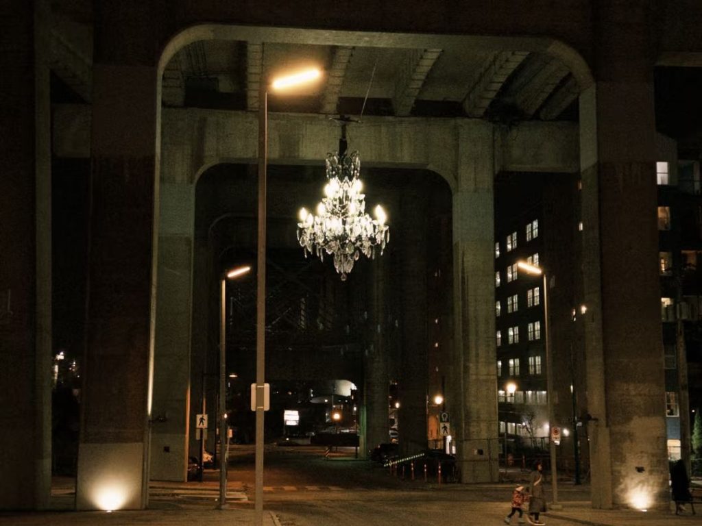 outdoor pendant lighting​-15-Spinning Chandelier in Granville Bridge