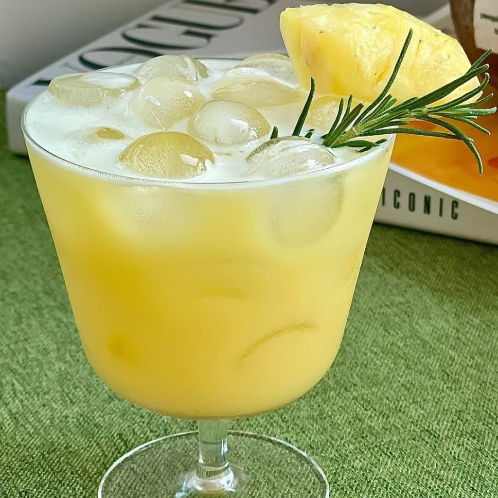 white rum​-11-Pineapple coconut white rum cocktail