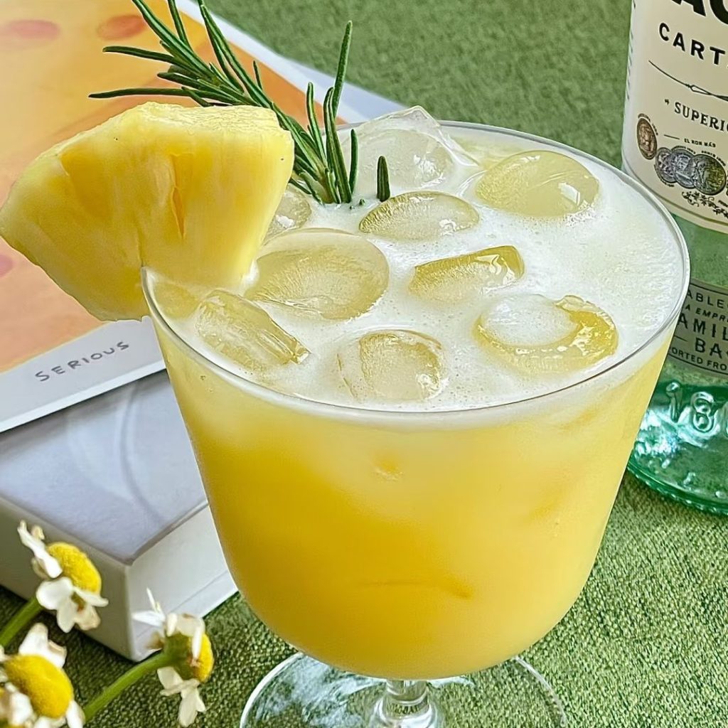 white rum​-12-Pineapple coconut white rum cocktail