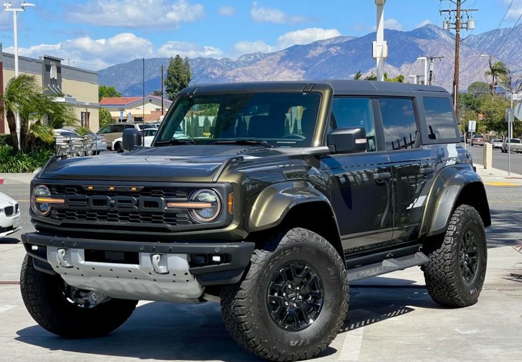 Ford Bronco-22-From Off-Road Pioneer to Modern Icon​​