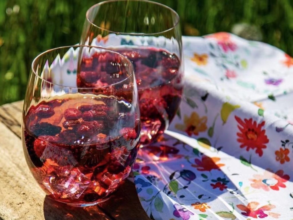 25 Best stemless wine glasses for casual sipping and entertaining 25 Stemless Wine Glasses-25-Riedel 'O' Collection