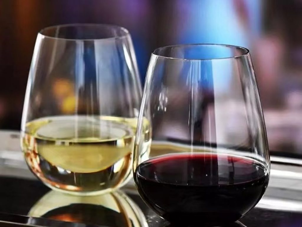 25 Best stemless wine glasses for casual sipping and entertaining 4 Stemless Wine Glasses-3-Krosno