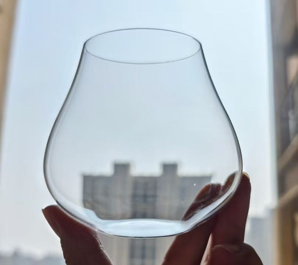 25 Best stemless wine glasses for casual sipping and entertaining 36 Stemless Wine Glasses-36-Crystal-thin