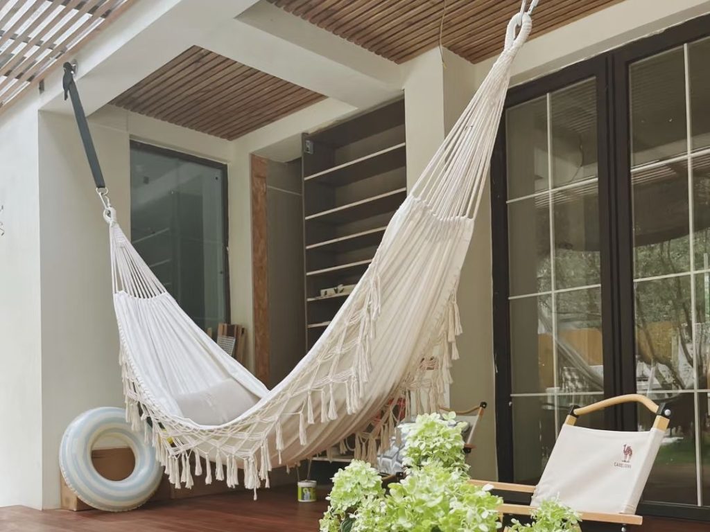 Top 11 cozy outdoor swing chairs to upgrade your backyard oasis in 2025 28 hammock swing chair-3-Patio