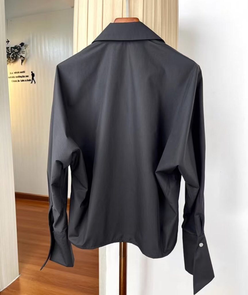 black blouse​-20